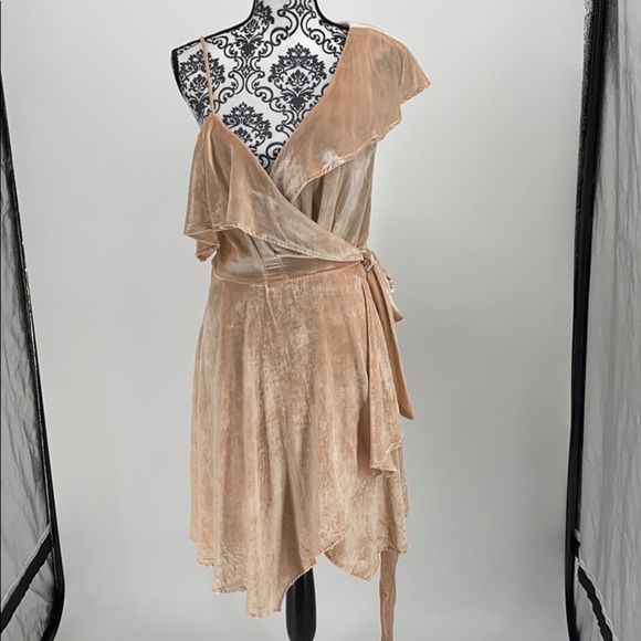 WAYF Cold-Shoulder Velvet Wrap Dress pink ties - Picture 5 of 15